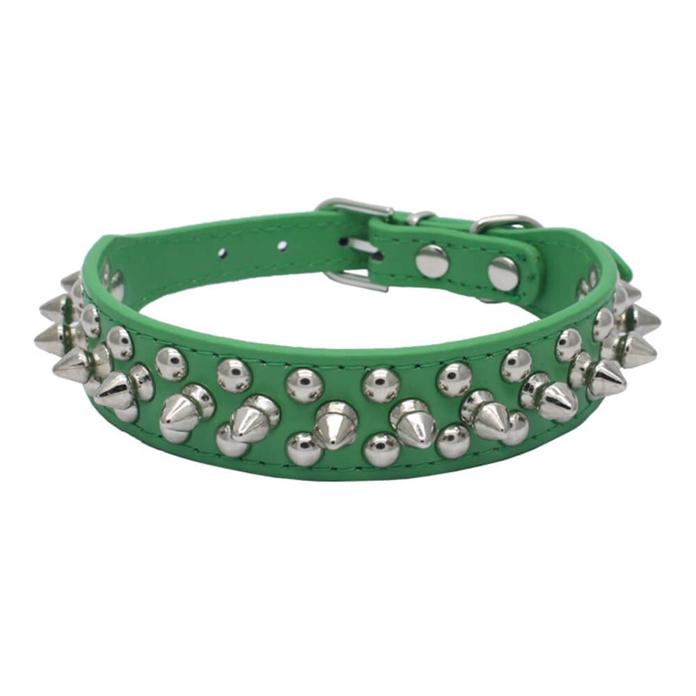 Collares multicolor de mascotas con tachuelas